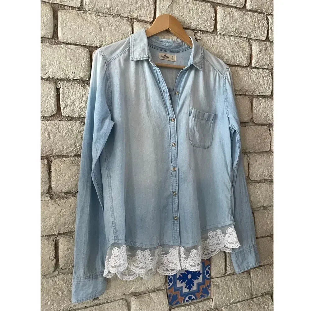: Hollister Light Wash Chambray Button-Up Shirt with White Lace Trim Size Small - Picture 2 of 9